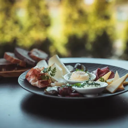 Hotel Boutique Glacier 4*